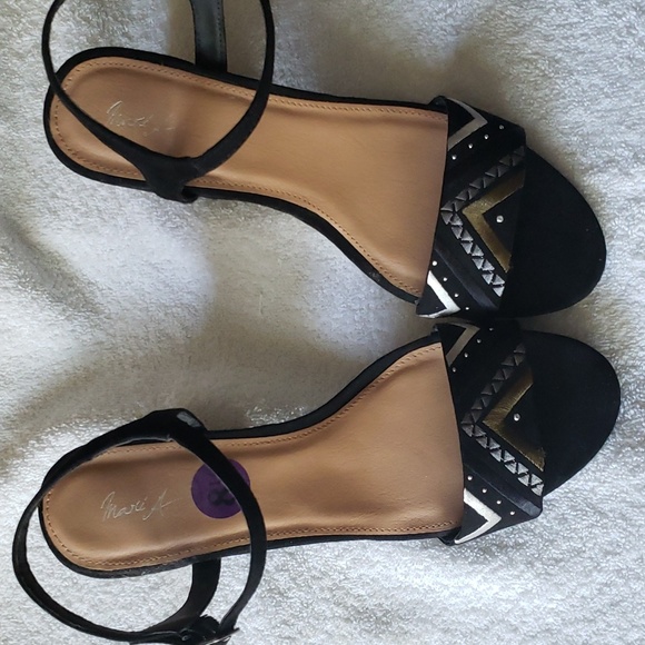 NWOB Mari A. Sandals - Picture 2 of 9